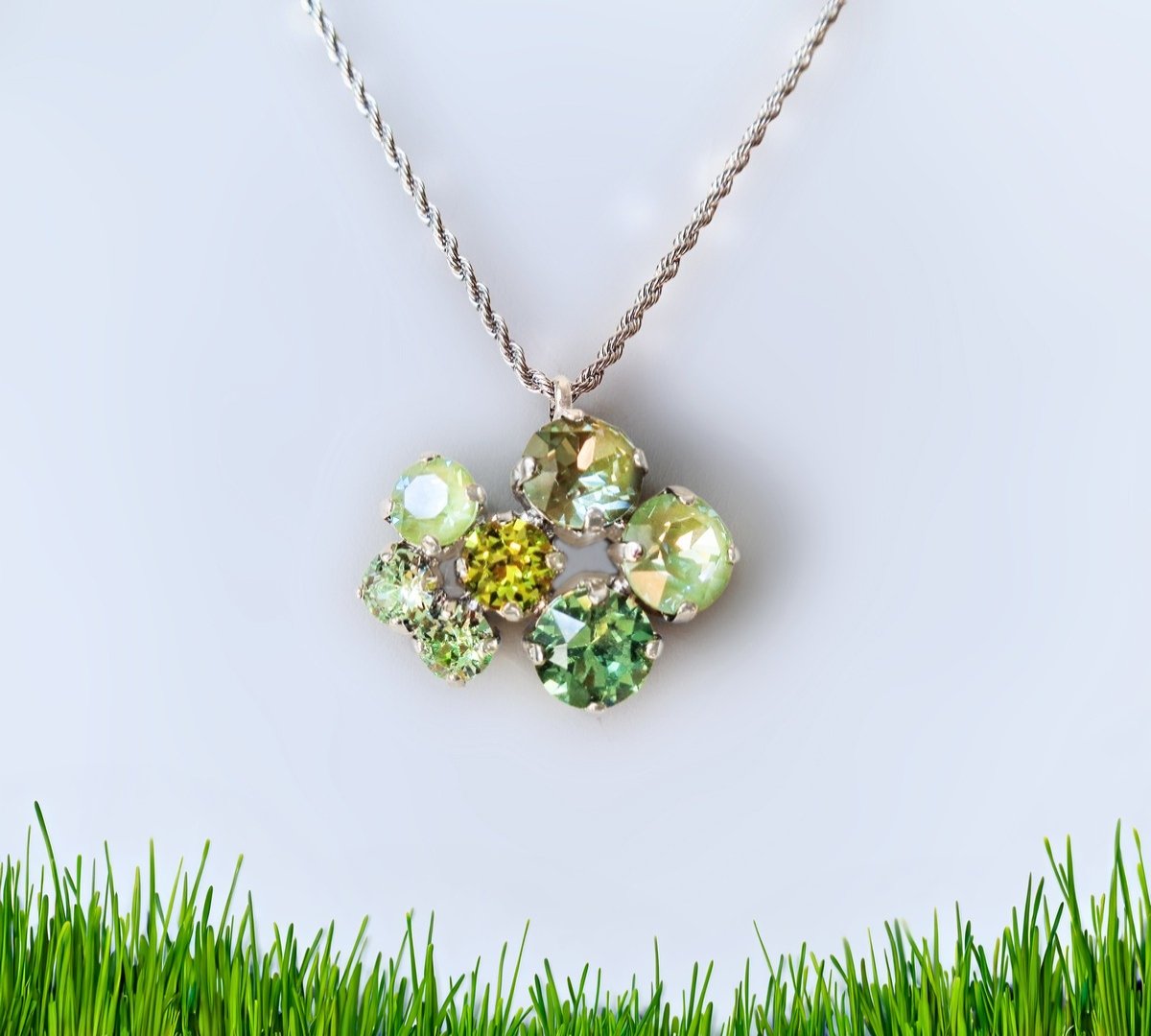 Crystal multistone pendant,herbal green lux